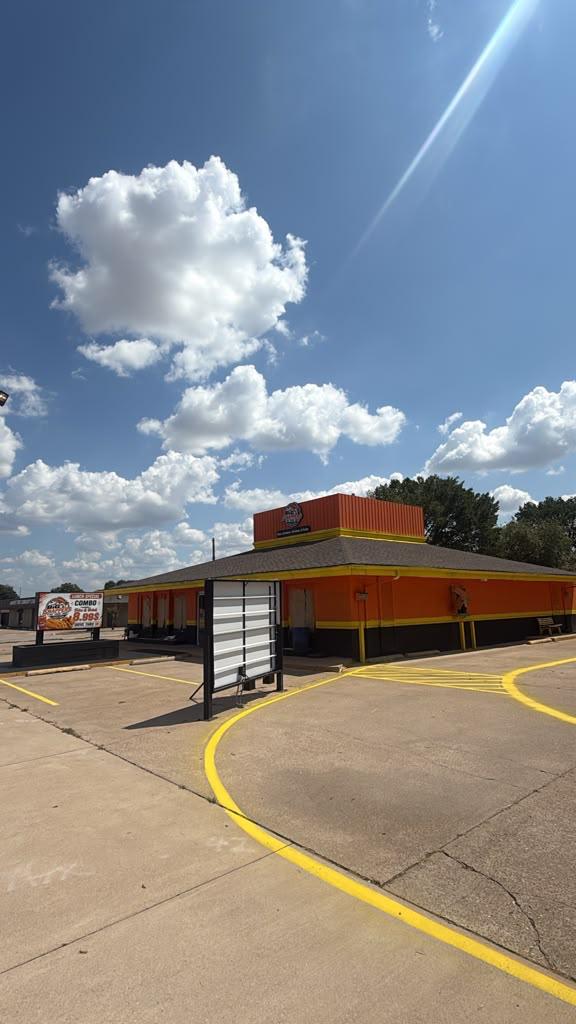Big Snappers restaurant exterior in Lancaster